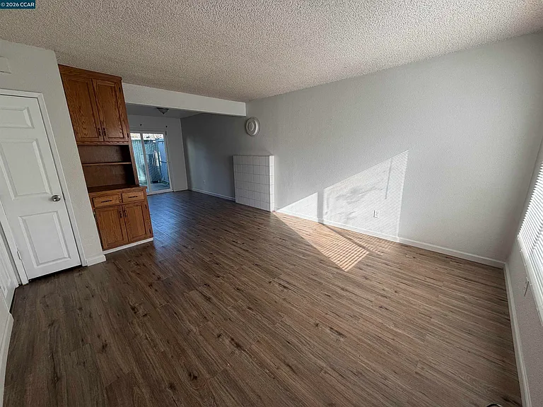 1648 W North Bear Creek Dr — Photo 2