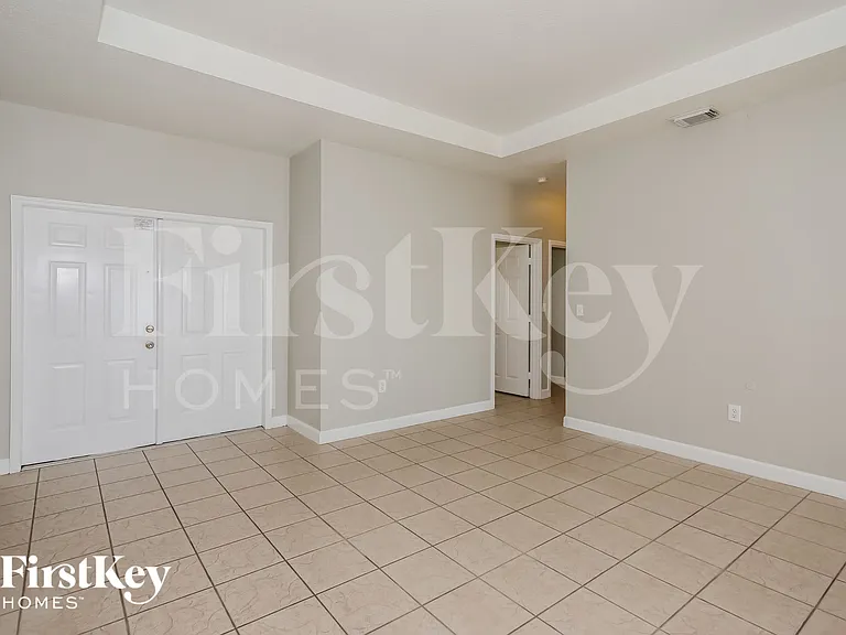 14200 SW 132nd Ave — Photo 3