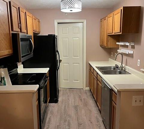 3rd image of 1065 Wellington Dr