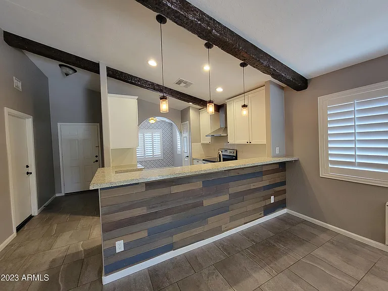 758 W Oxford Ln — Photo 3