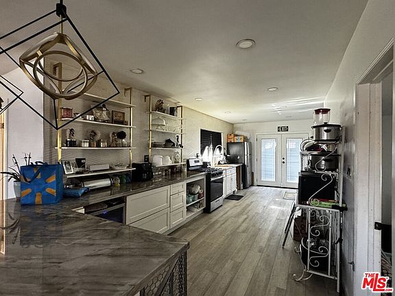 5th image of 1317 W School St
