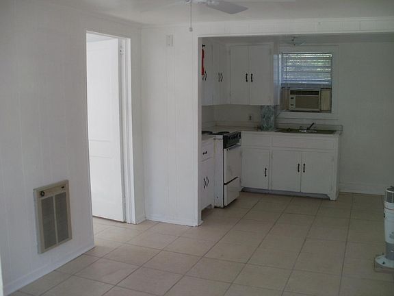 3rd image of 4210 Gaffney St #A