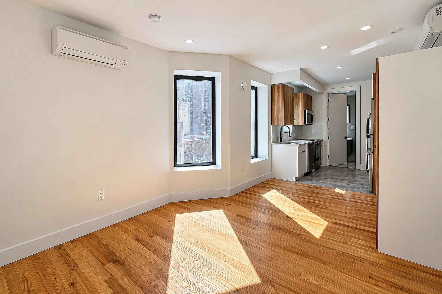 452 West 36th Street — Photo 2