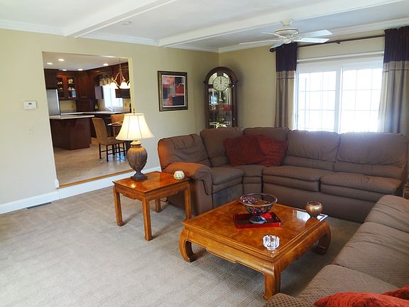 5th image of 14 Heritage Hill Dr