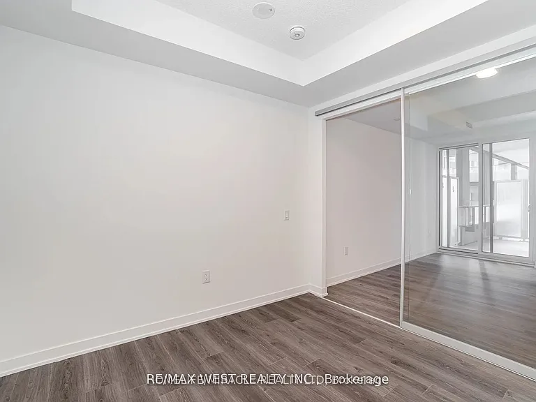 9 Tecumseth St #401 — Photo 15