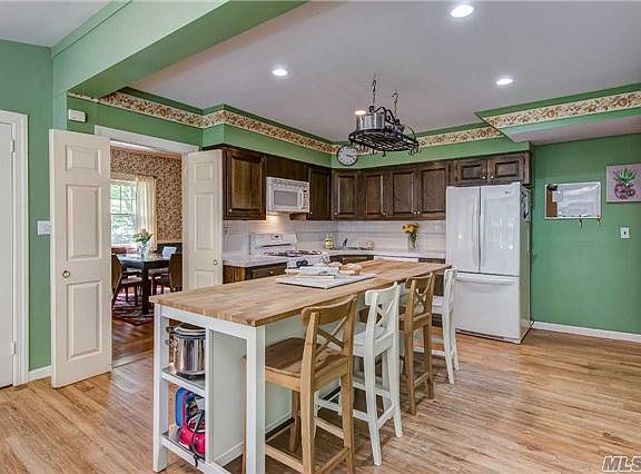 5th image of 18 Hillcrest Ave