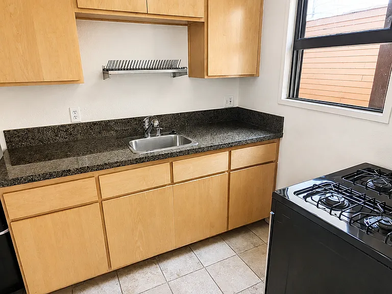 8065 N Citrus Ave — Photo 7