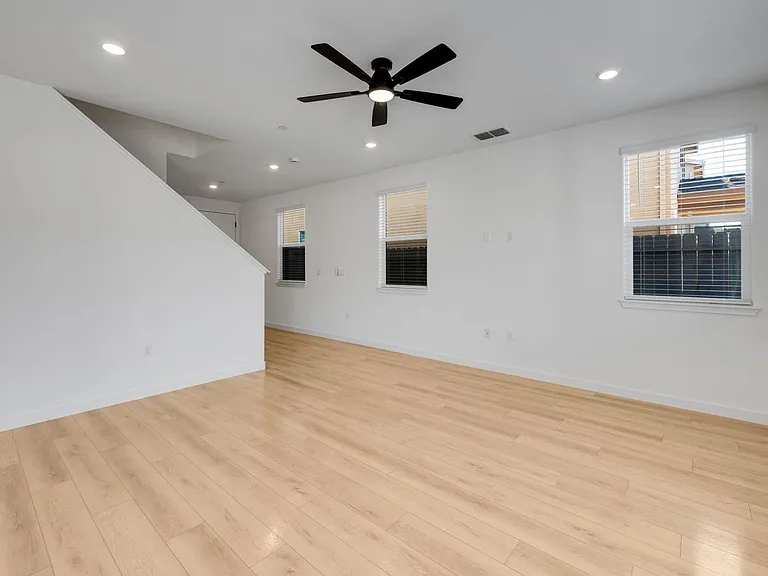 12628 Hereford Ave — Photo 5