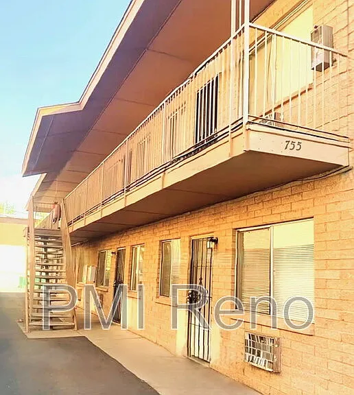 755 Moran St #8 — Photo 1
