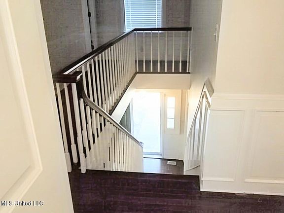 4th image of 425 Briarwood Cv