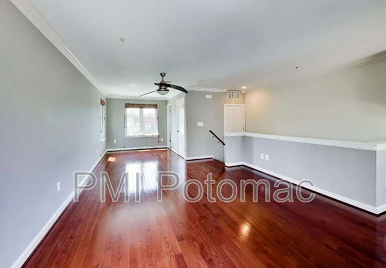 5600 45th Ave — Photo 32