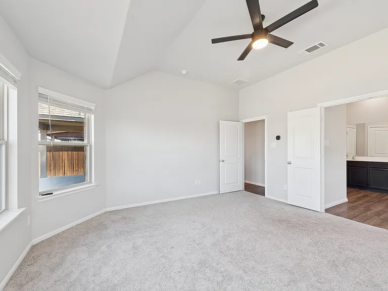 1421 Avalon Ct — Photo 7