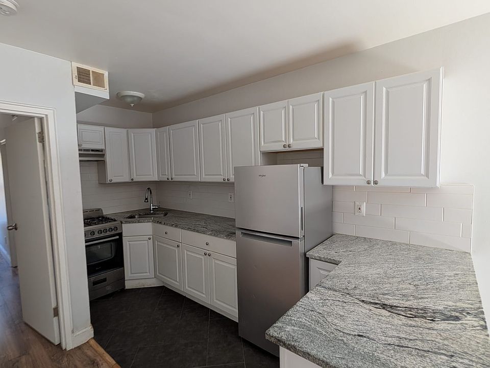 2nd image of 145-144 N Walnut St #7