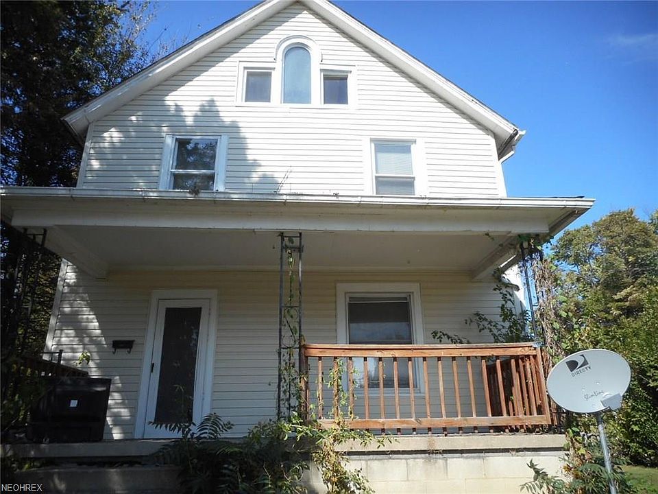 1st image of 320 W Clark St