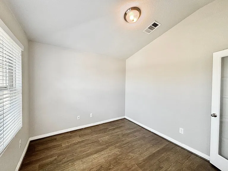 6818 Hanover Stone — Photo 9
