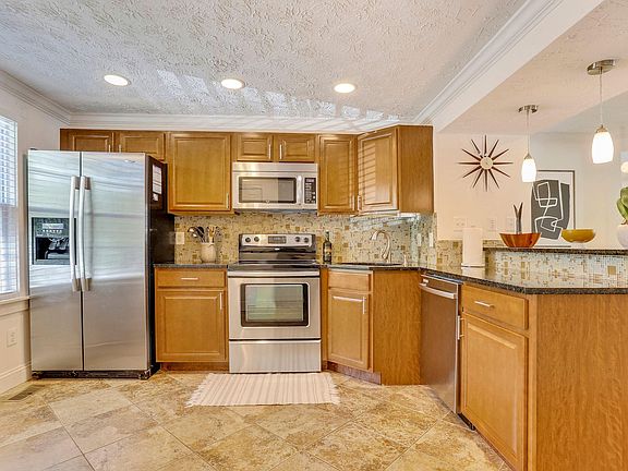 5th image of 2863 Middleboro Dr
