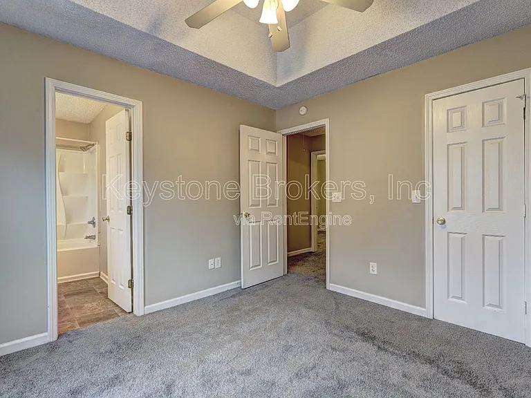 1370 N Hampton Dr — Photo 6