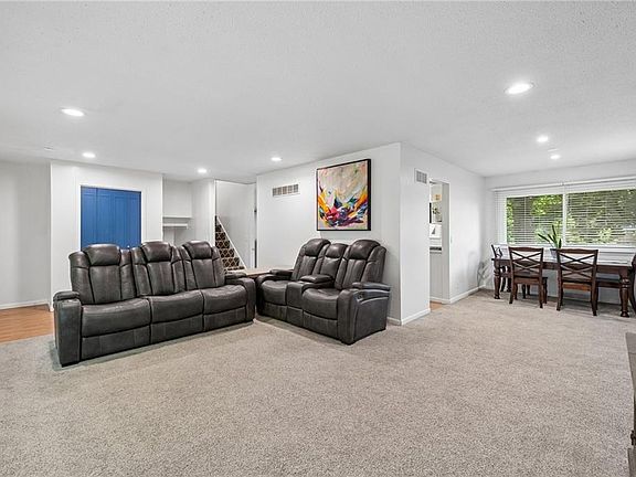 5th image of 8039 Hemlock St