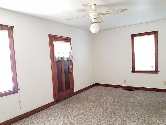 4th image of 2833 Marshall St