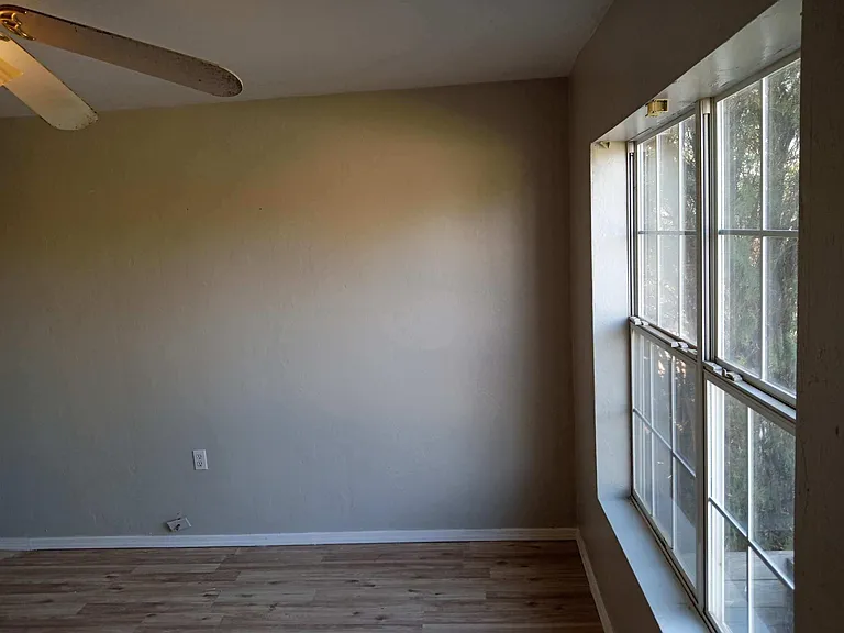 4322 NW Hoover Ave — Photo 17