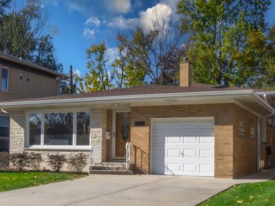 6228 N Forest Glen Ave, Chicago, IL, 60646