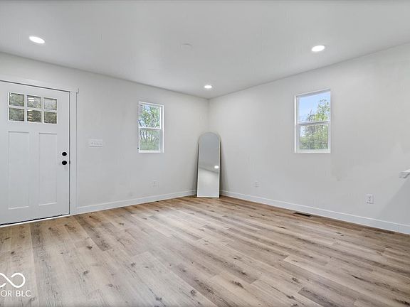 3rd image of 2818 D Ave