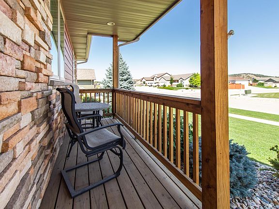 3rd image of 7289 Castlewood Dr