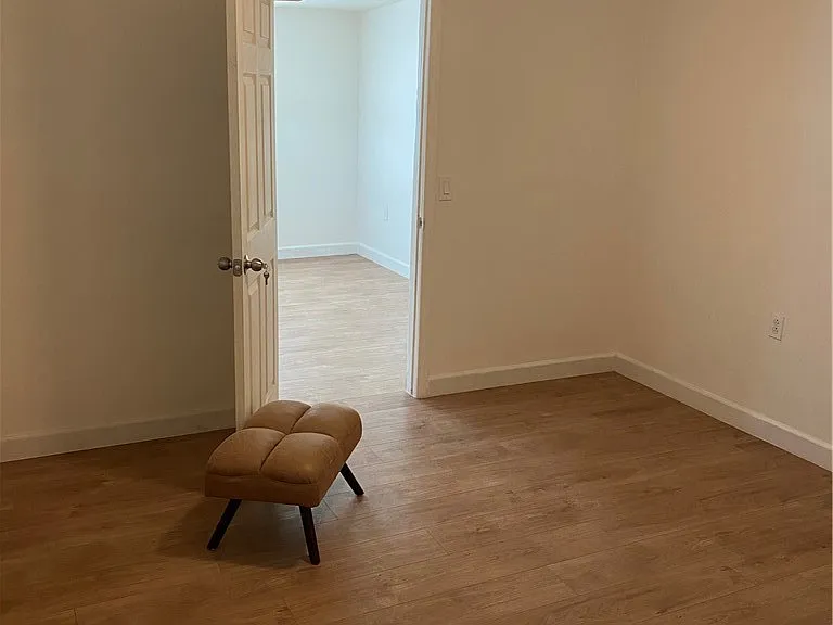 19216 Kendall Dr — Photo 2
