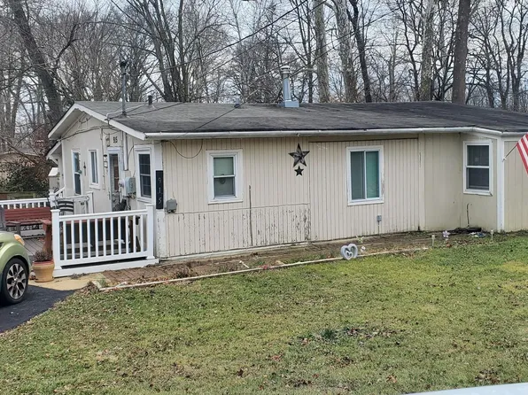 915 Alexis Rd, Woodbridge, VA 22191