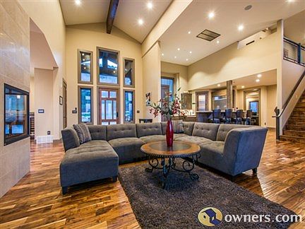 LARGE GREAT ROOM