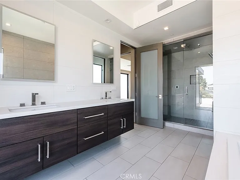 1643 S Carmelina Ave — Photo 24