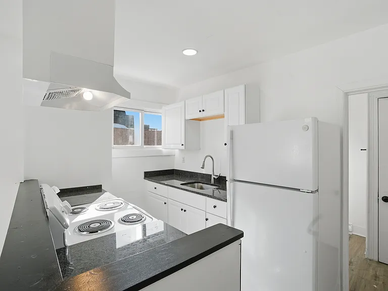 157 W Washington St — Photo 8