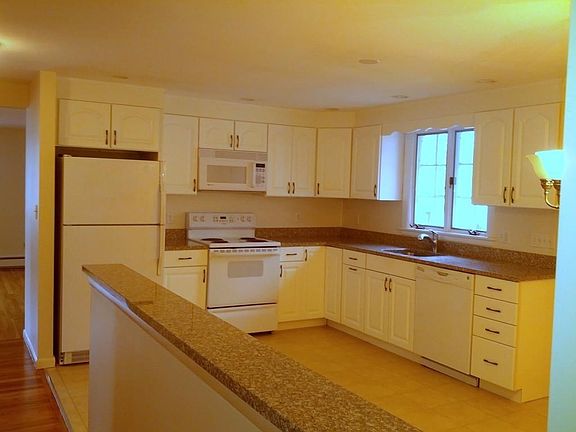 2nd image of 121 Waverley St #1