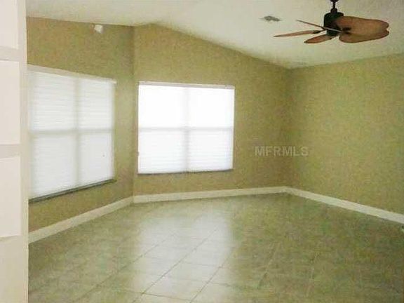 5th image of 8 Tropicana Dr