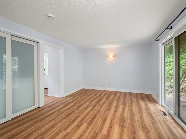 Eat-in-Kitchen/Family space