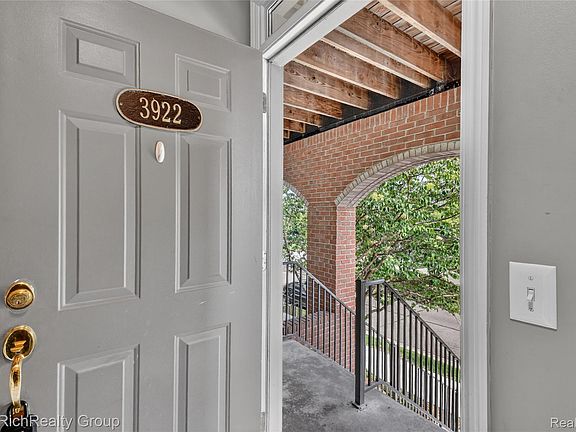 3rd image of 3922 Forester Blvd