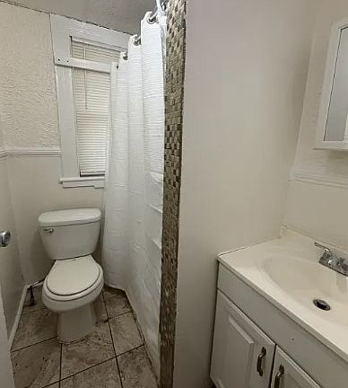 5th image of 122 Rennell St #1