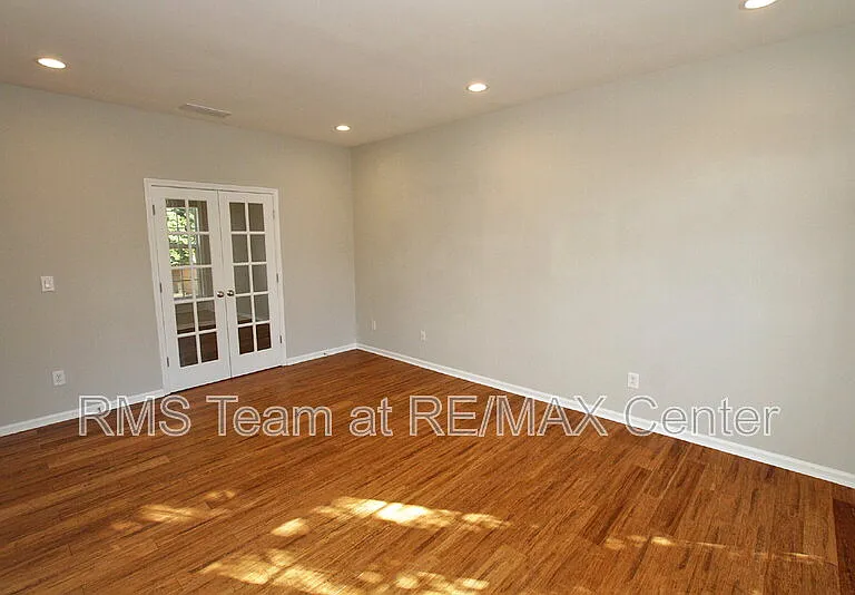 5057 Bethpage Dr — Photo 4