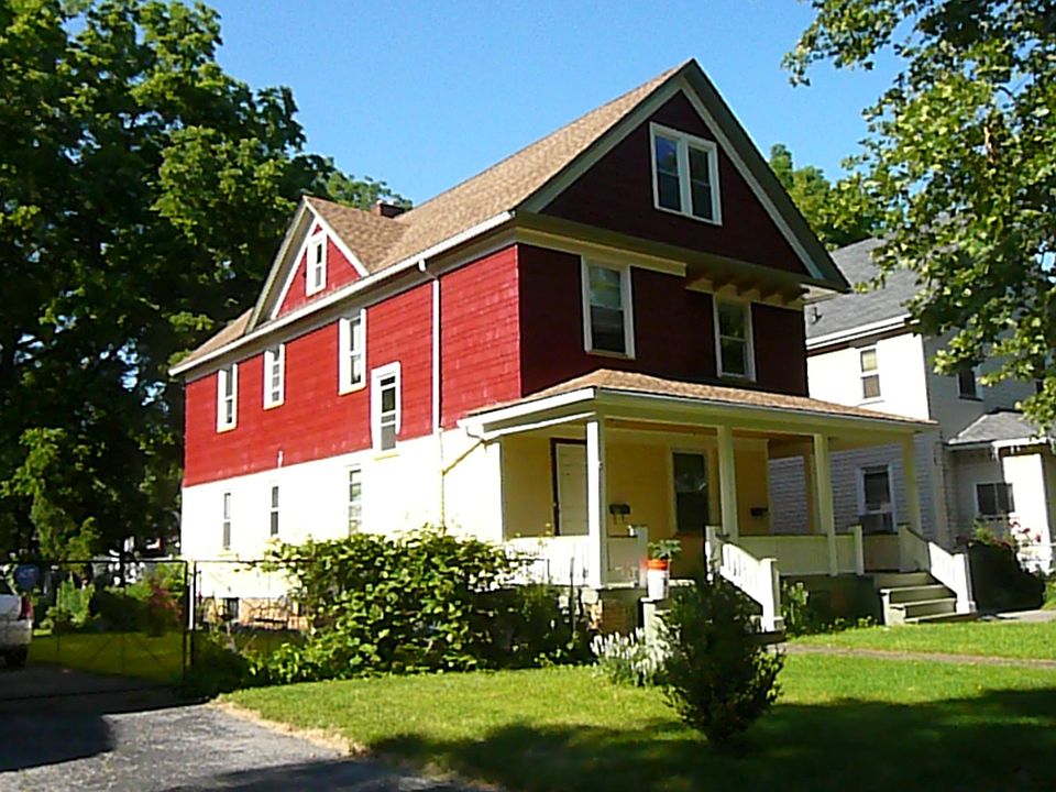 2nd image of 50 Earl St