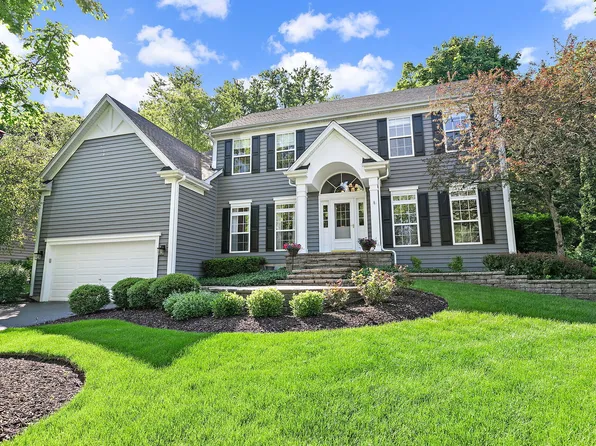 605 Barberry Trl, Fox River Grove, IL 60021