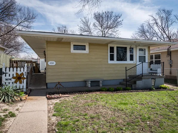 1021 Hill Ave, Muscatine, IA 52761