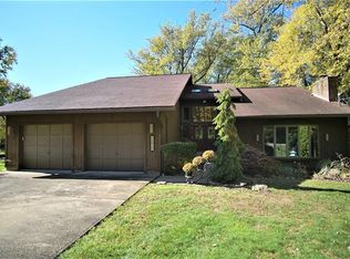 1098 River Forest Dr, Freeport, PA 16229