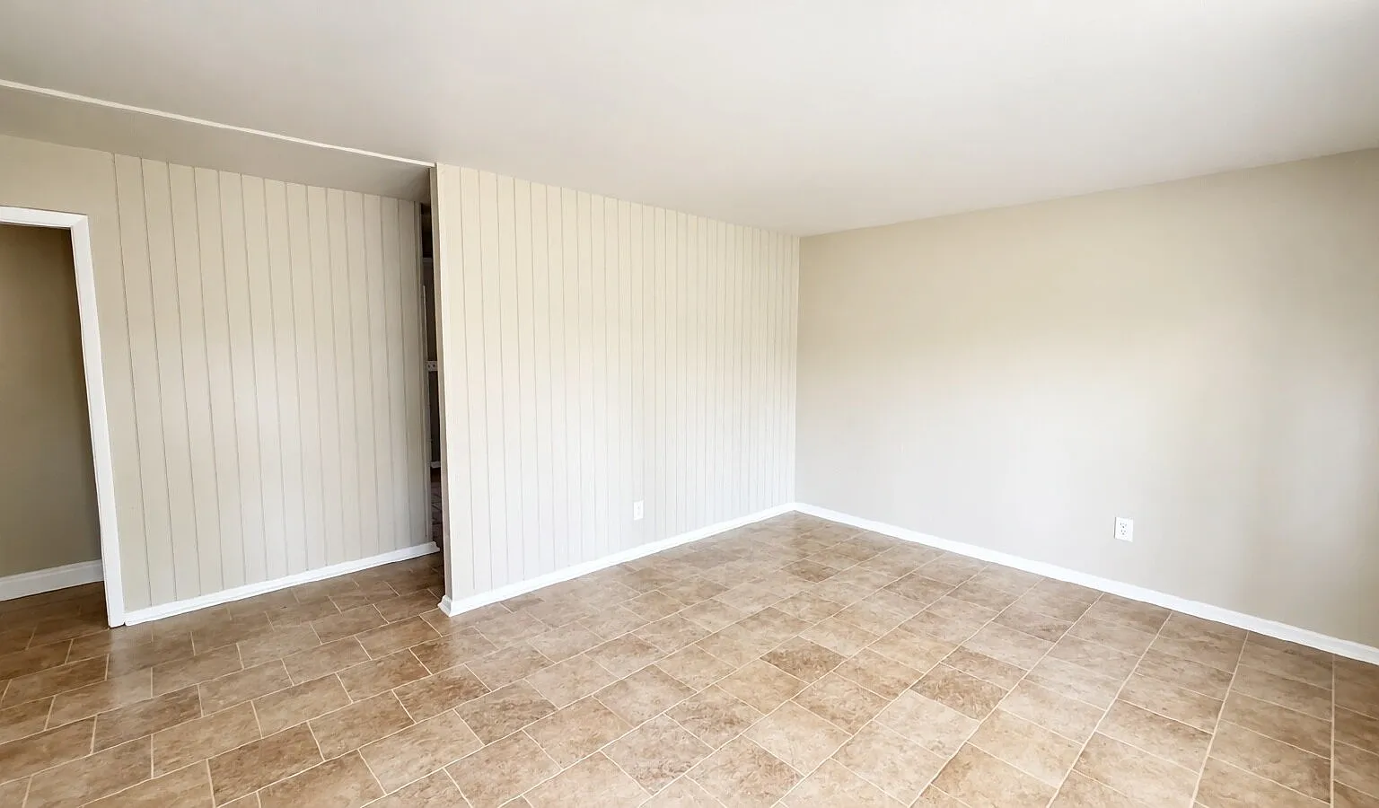 3 bed, 1.0 bath, 900 sqft, $1,325 — Photo 4