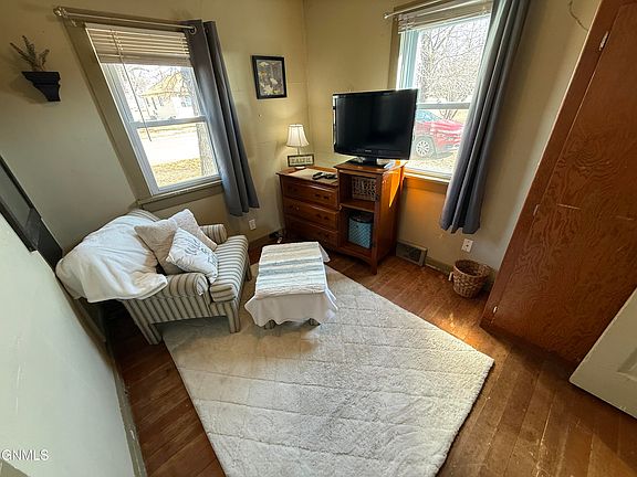 5th image of 305 Putnam St