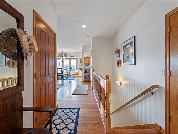 5th image of 6 Grenville Ct