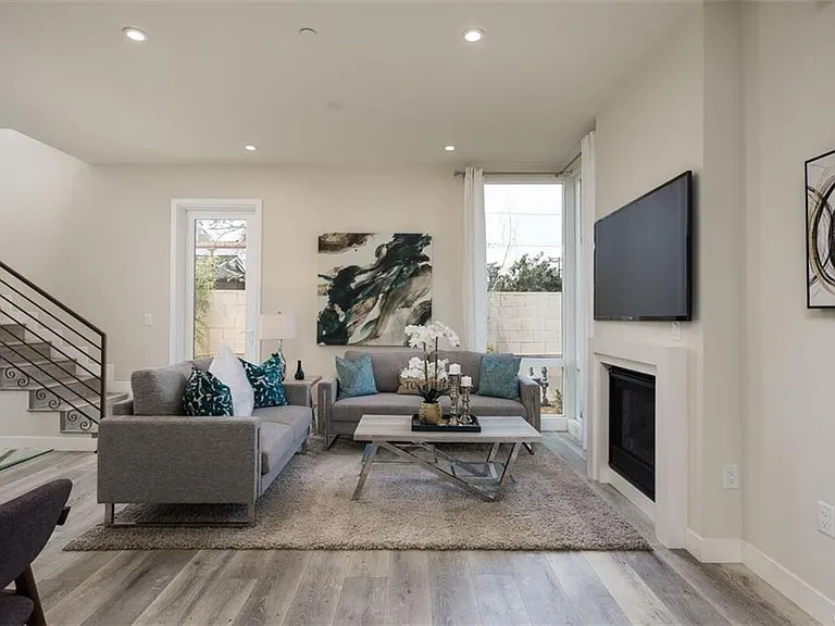 9237 Wakefield Ave — Photo 7