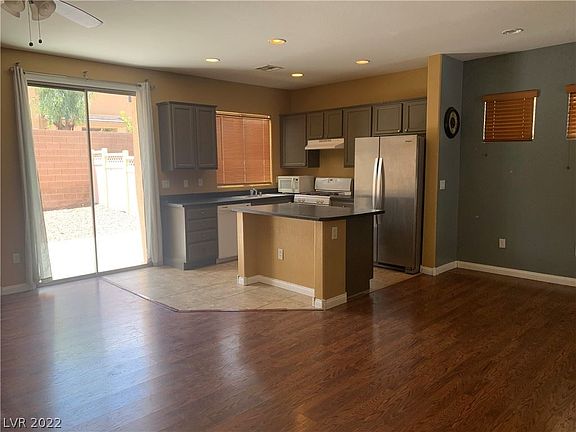 5th image of 7585 Holiday Hills St