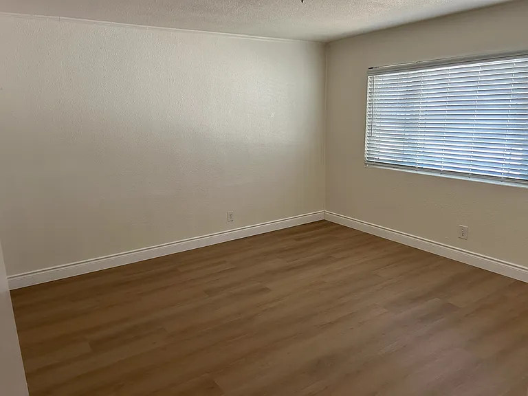 3962 Mount Vernon Ave — Photo 9