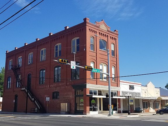 2nd image of 301 Main St