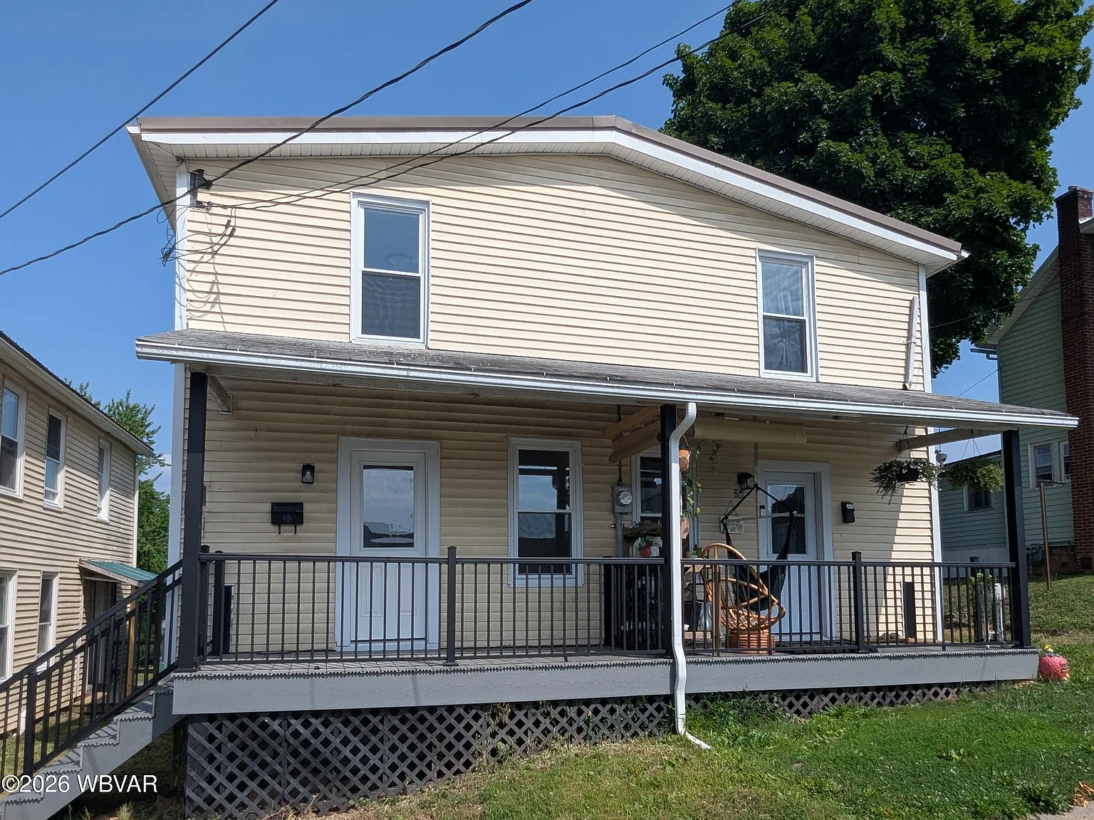 3 bed, 1.5 bath, 1070 sqft, $1,195 — Photo 1